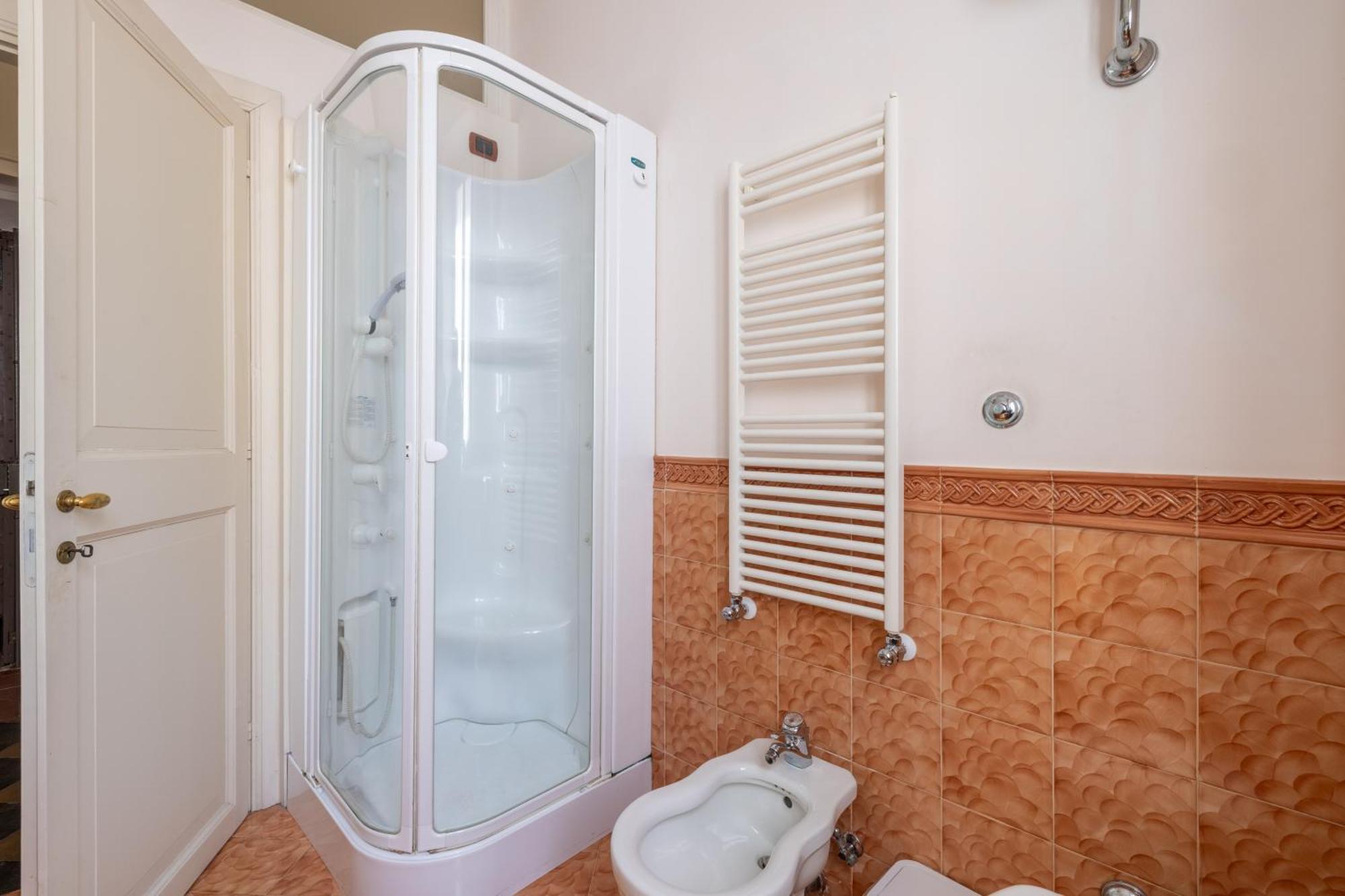 Charming At Spanish Steps, No Elevator Apartment *