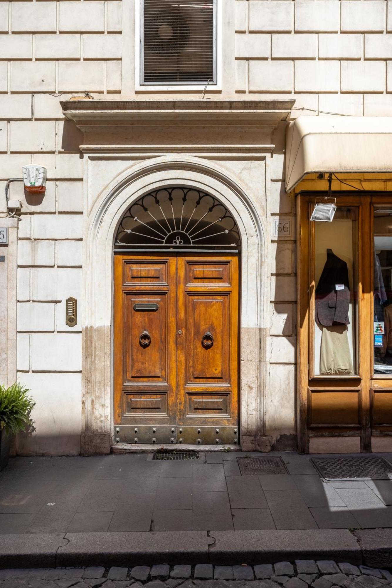 Charming At Spanish Steps, No Elevator *
