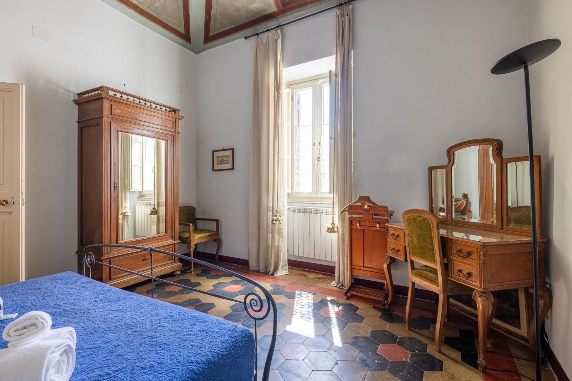 Charming At Spanish Steps, No Elevator Apartment Rome