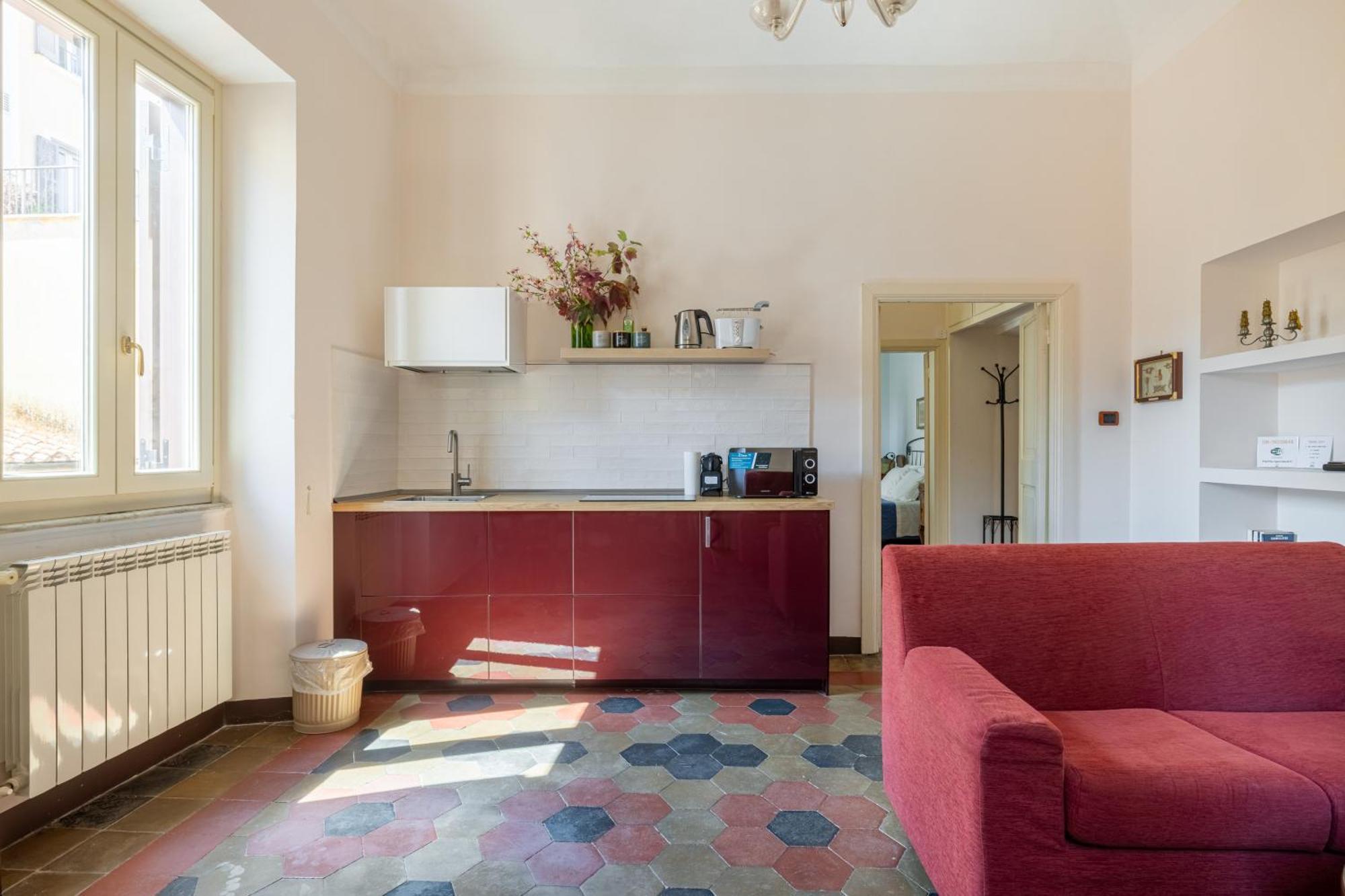 Charming At Spanish Steps, No Elevator Apartment