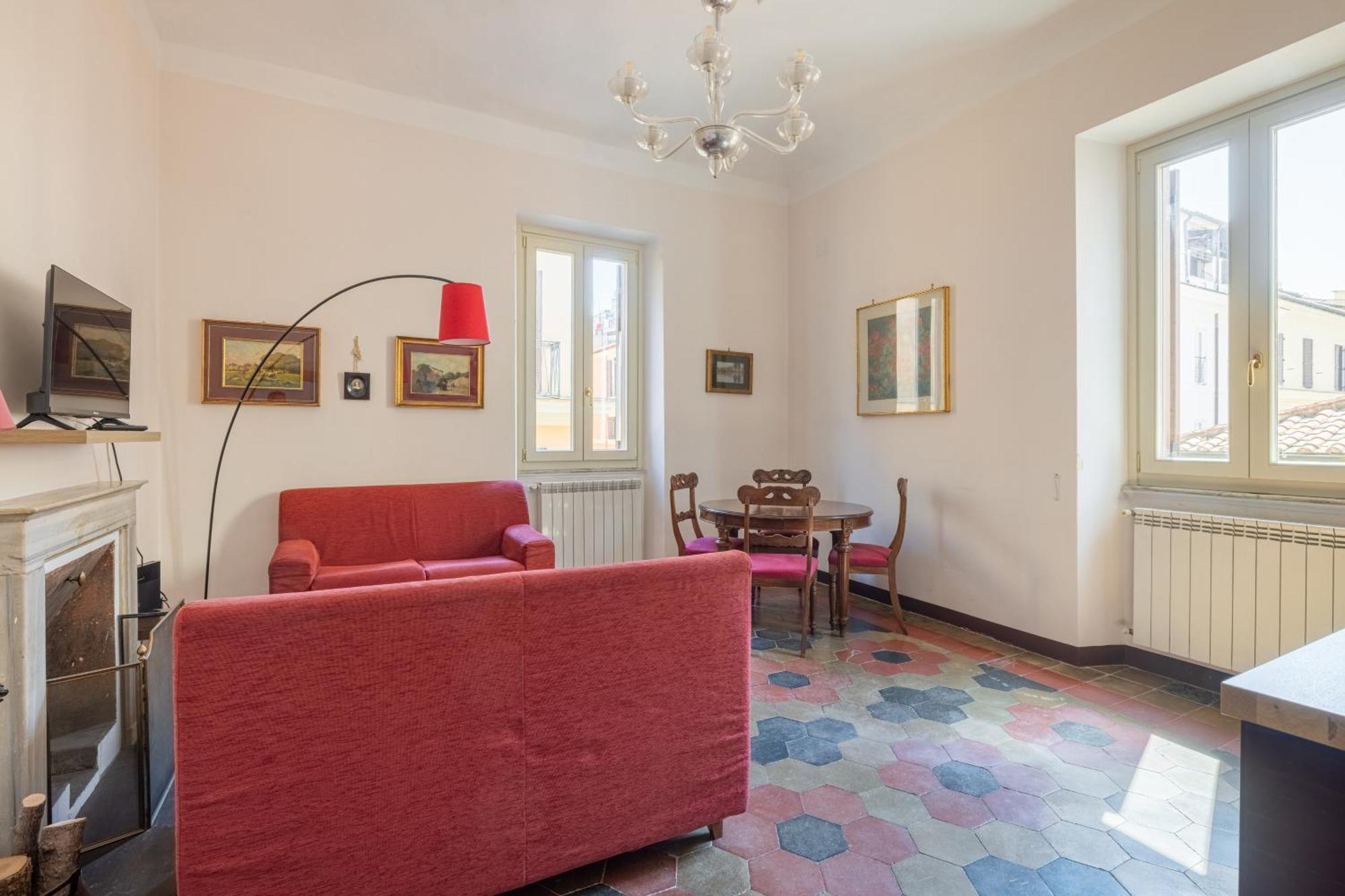 Charming At Spanish Steps, No Elevator Apartment